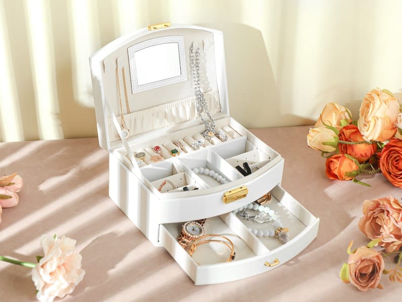 Luxe Nest Jewelry Organizer Box – Elegant Mirror Storage for Jewelry & Travel